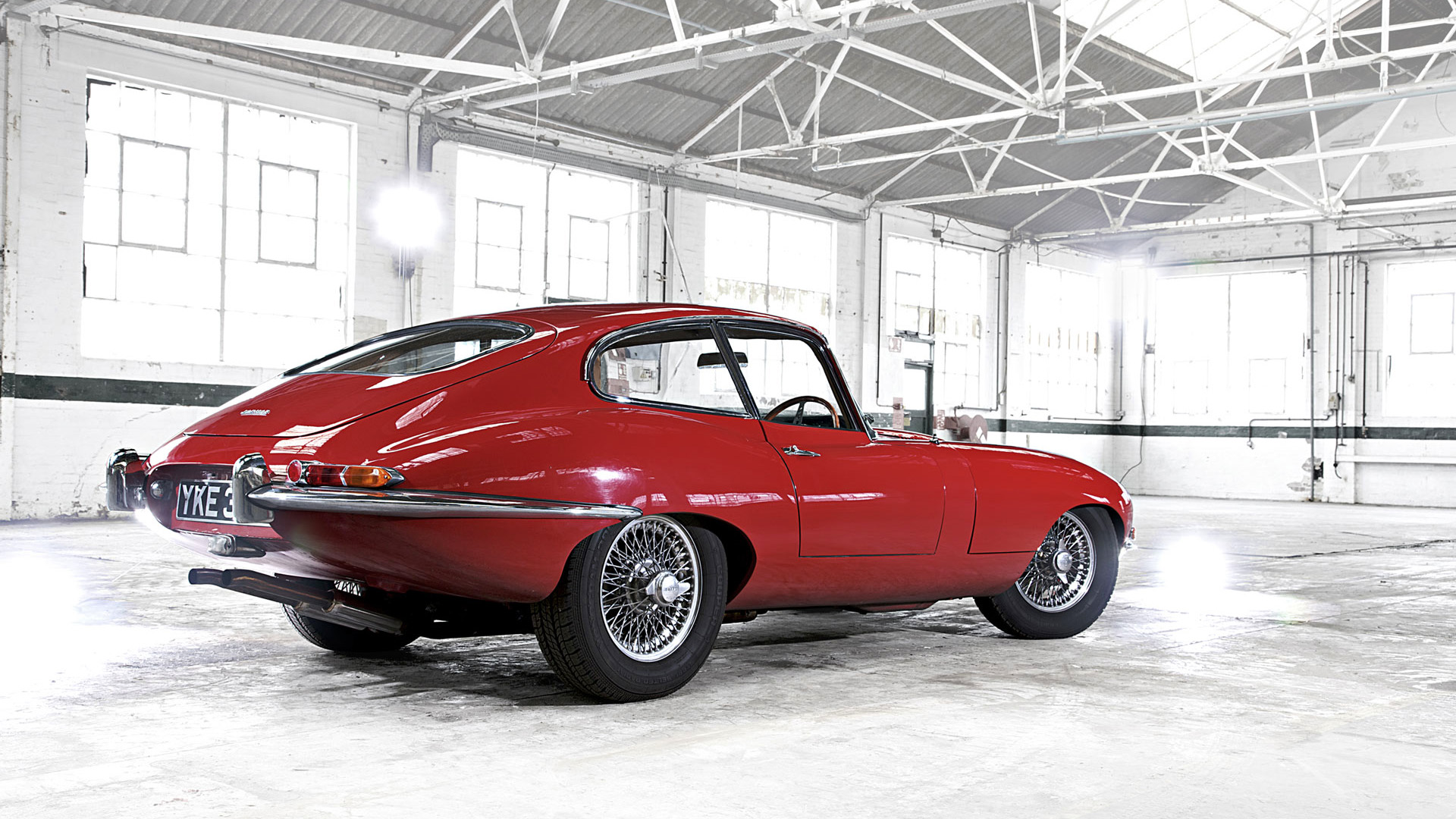 1961-jaguar-e-type-003-1080.jpg