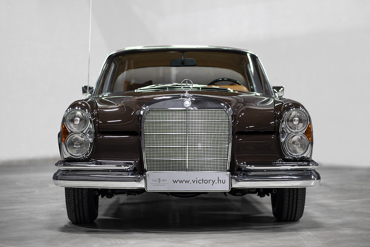 Mercedes Benz W111 280SE COUPE