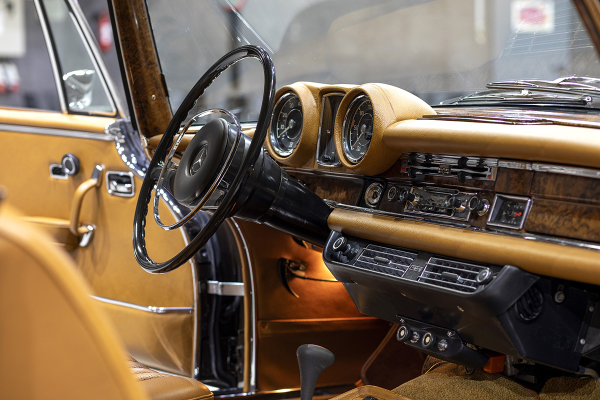 Mercedes Benz W111 280SE COUPE