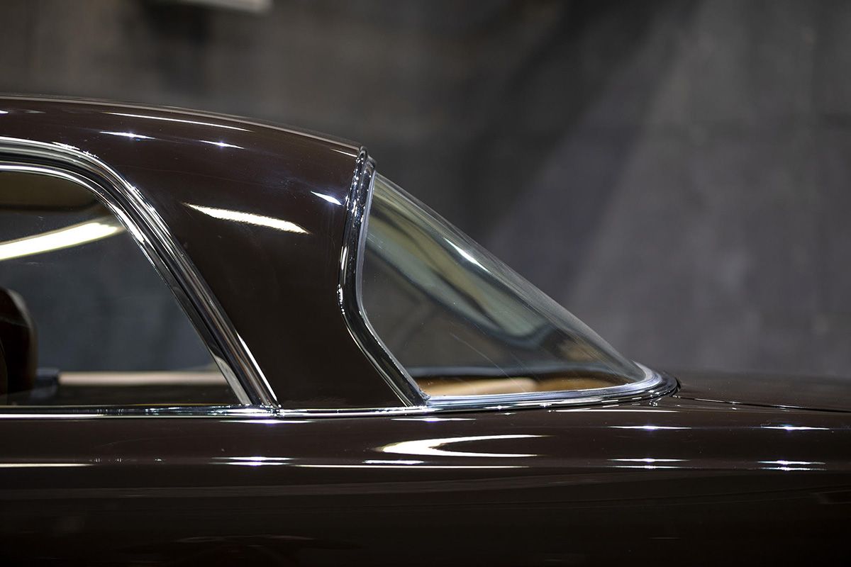 Mercedes Benz W111 280SE COUPE