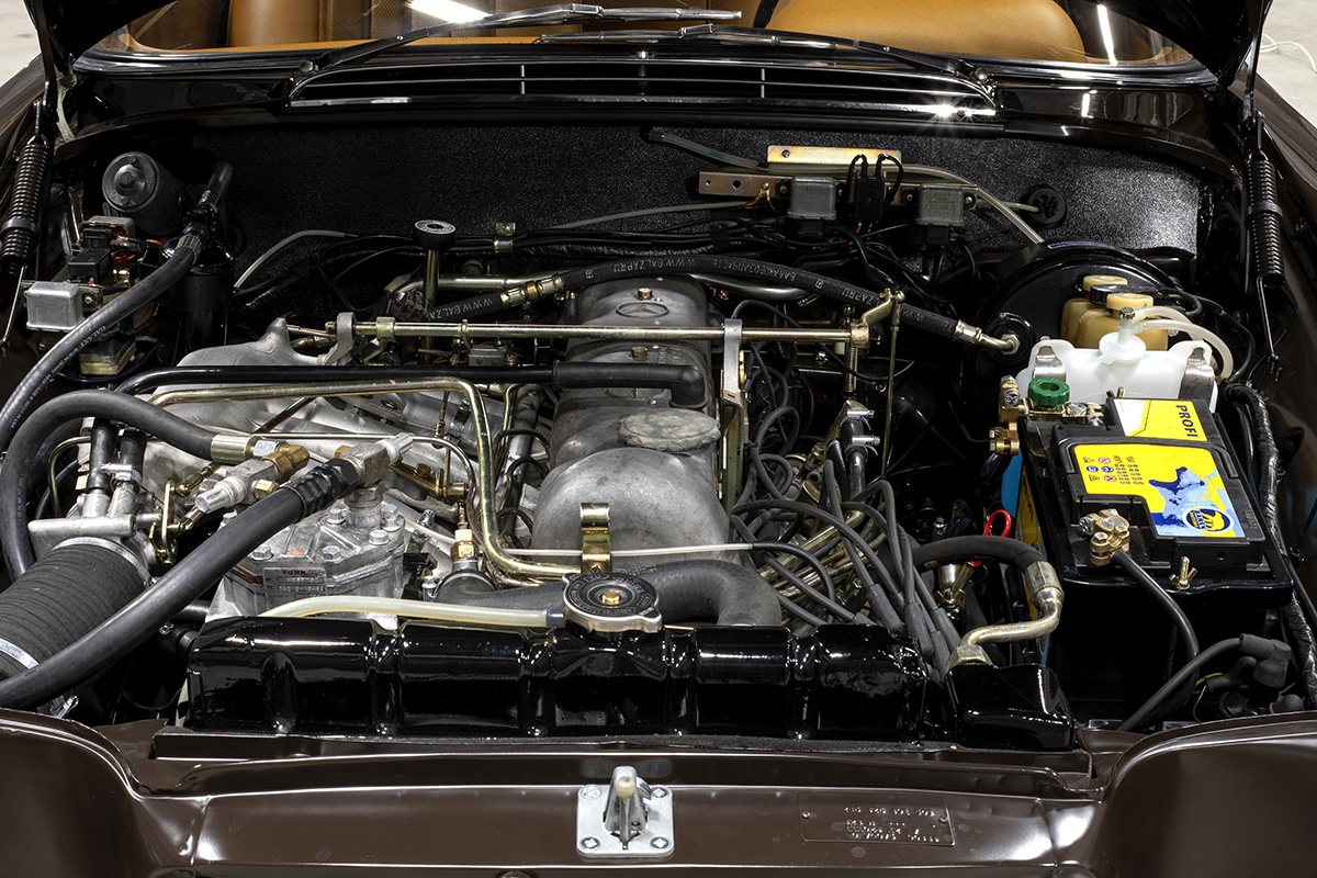 Mercedes Benz W111 280SE COUPE