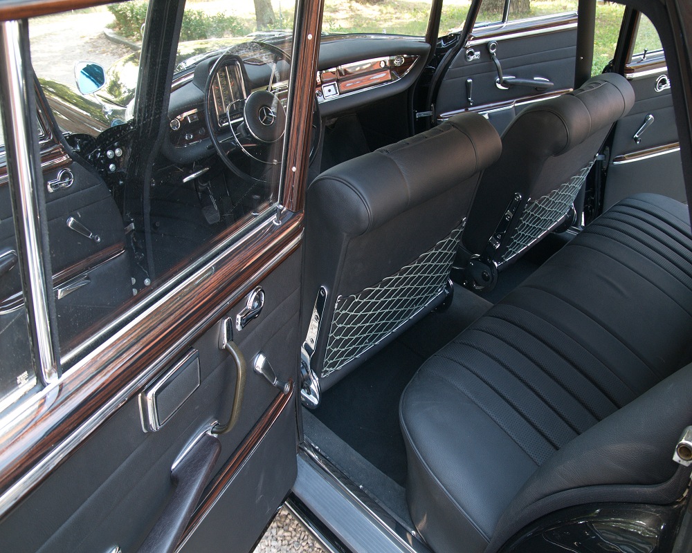 Mercedes Benz W112 300SE 