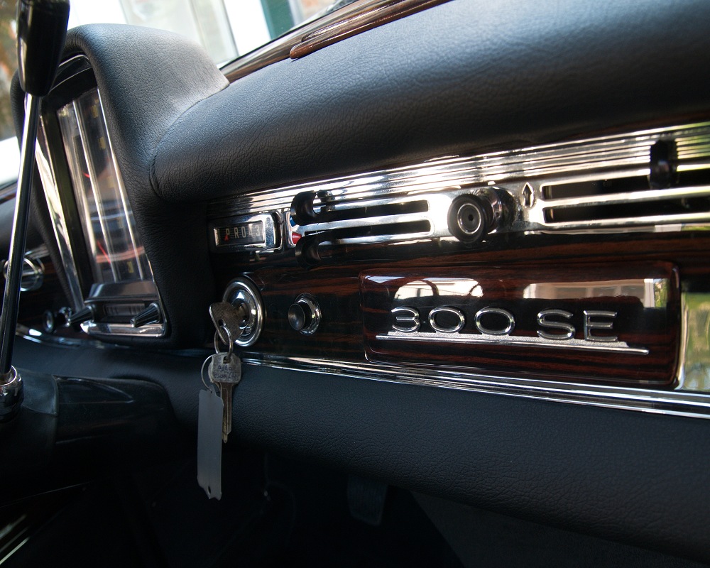 Mercedes Benz W112 300SE 