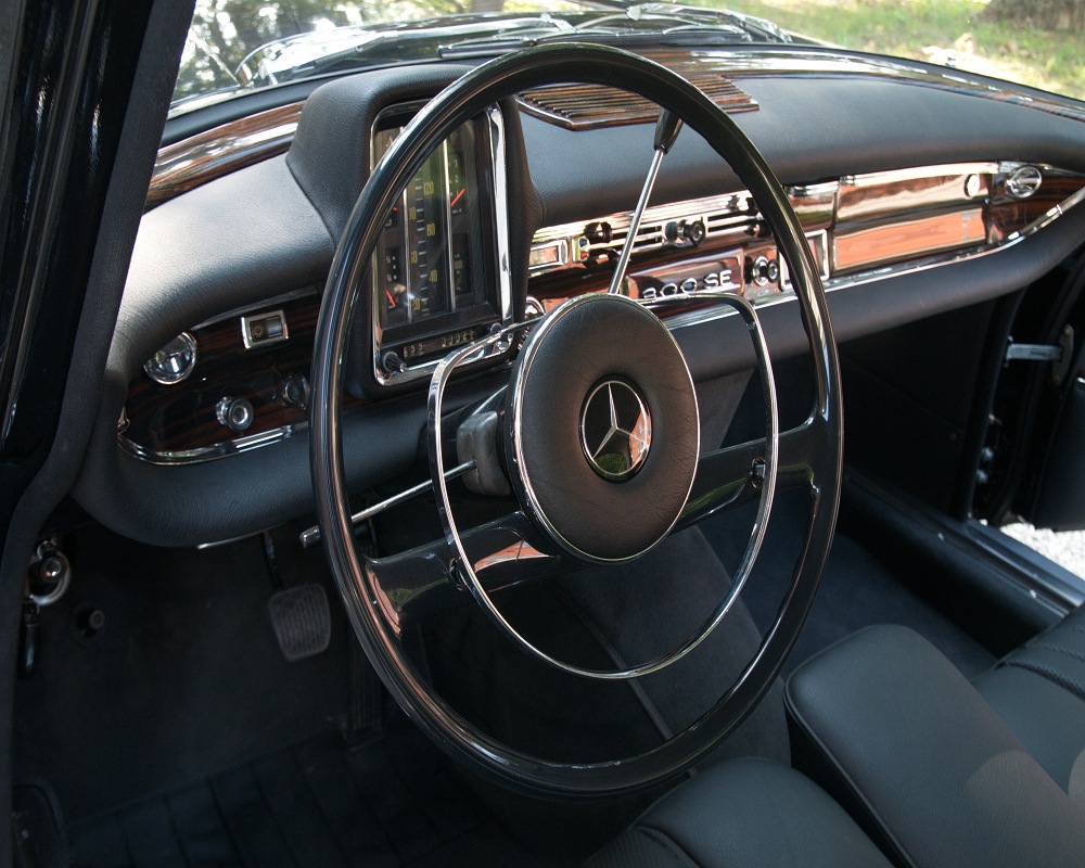 Mercedes Benz W112 300SE 