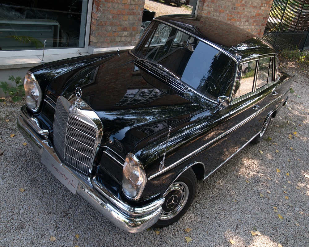Mercedes Benz W112 300SE 