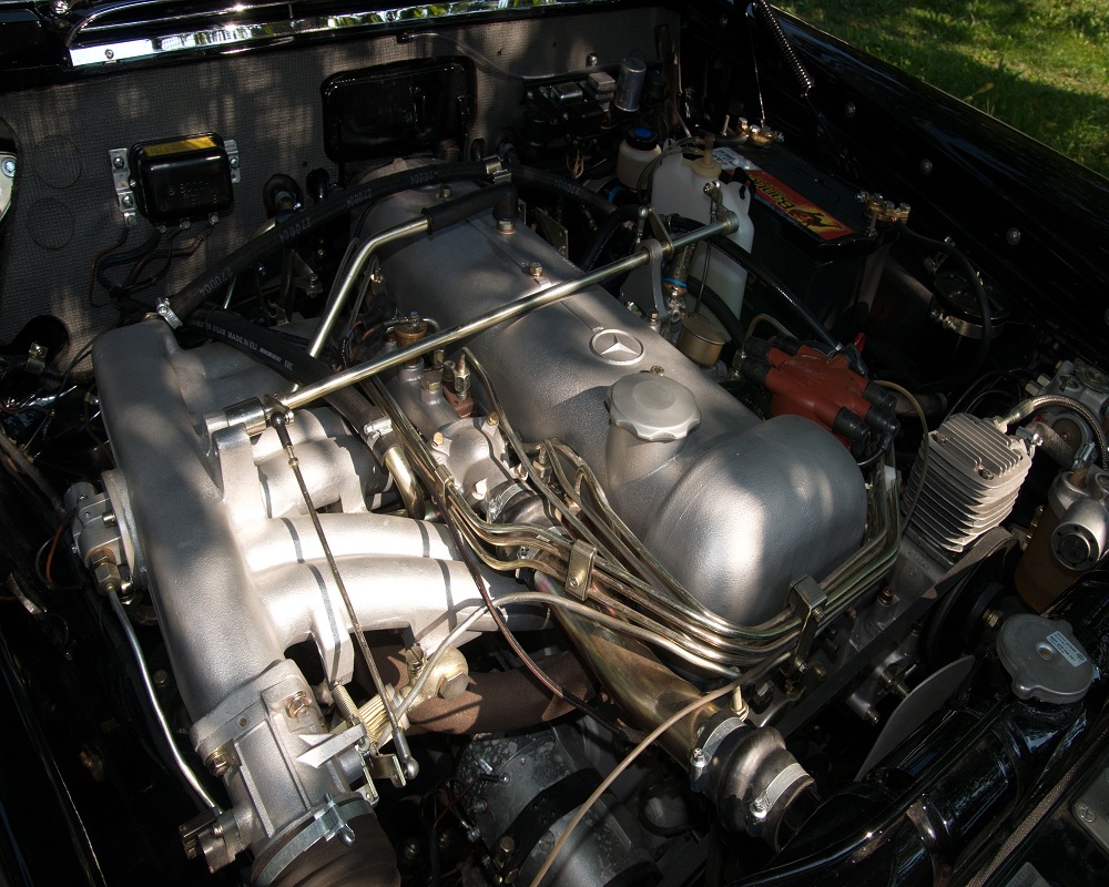 Mercedes Benz W112 300SE 