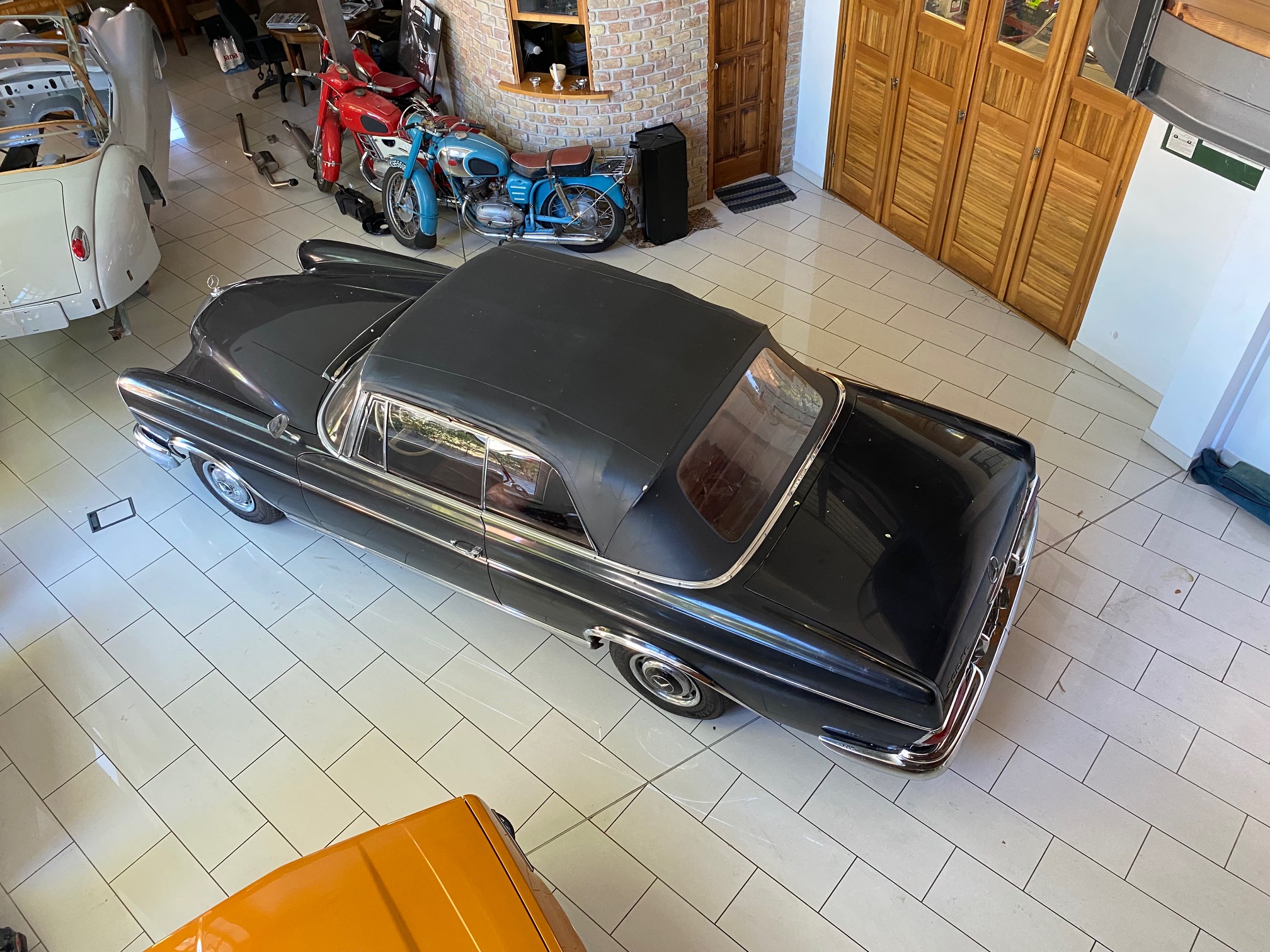 Mercedes Benz W112 300SE Cabriolet