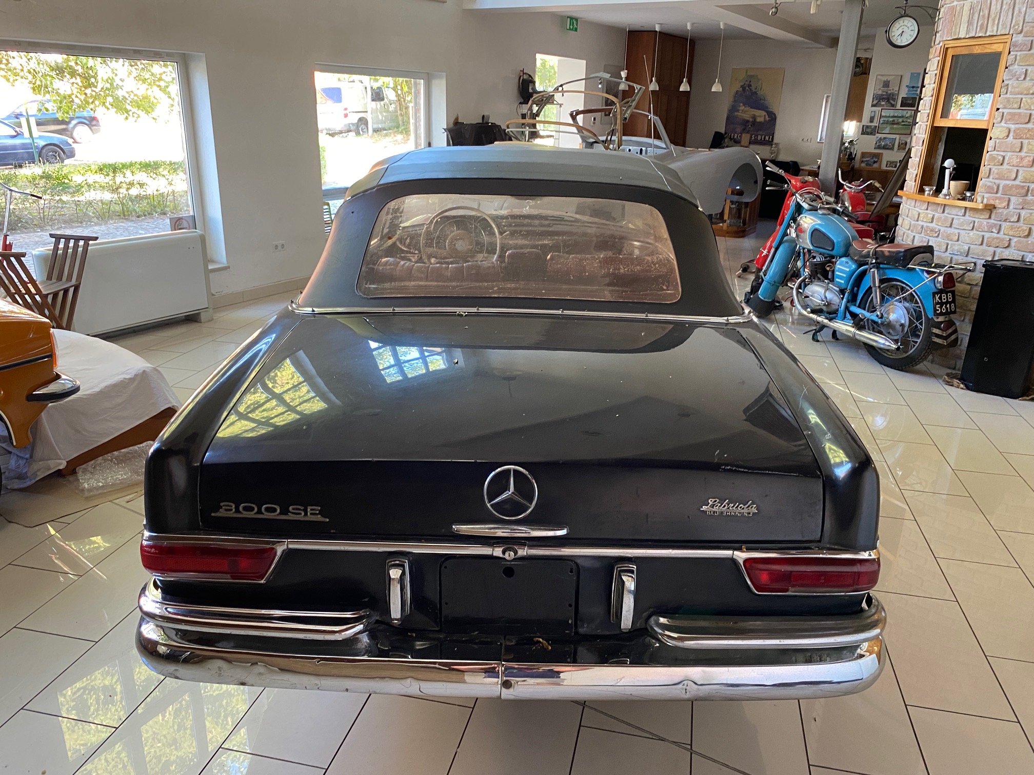 Mercedes Benz W112 300SE Cabriolet