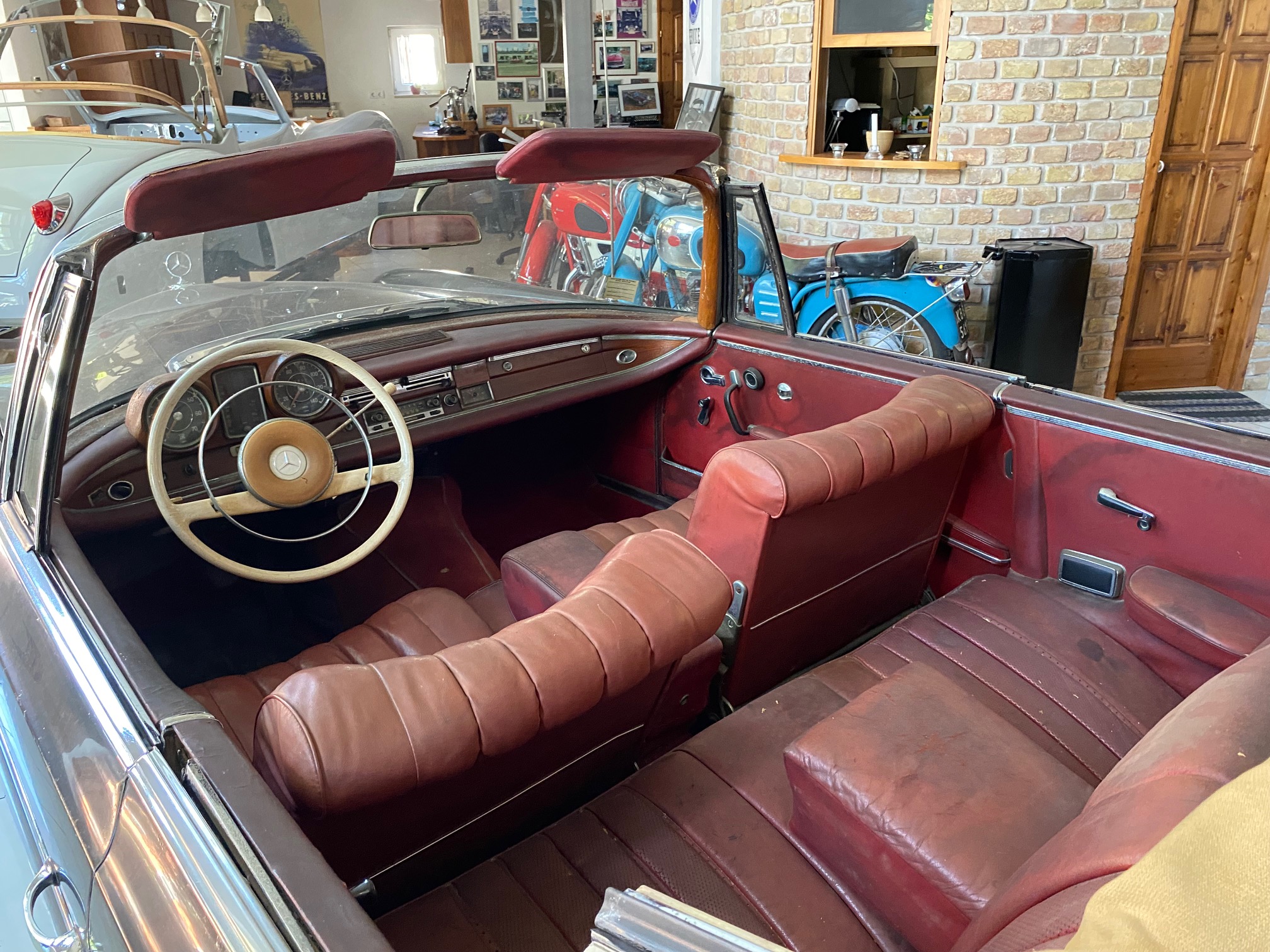 Mercedes Benz W112 300SE Cabriolet