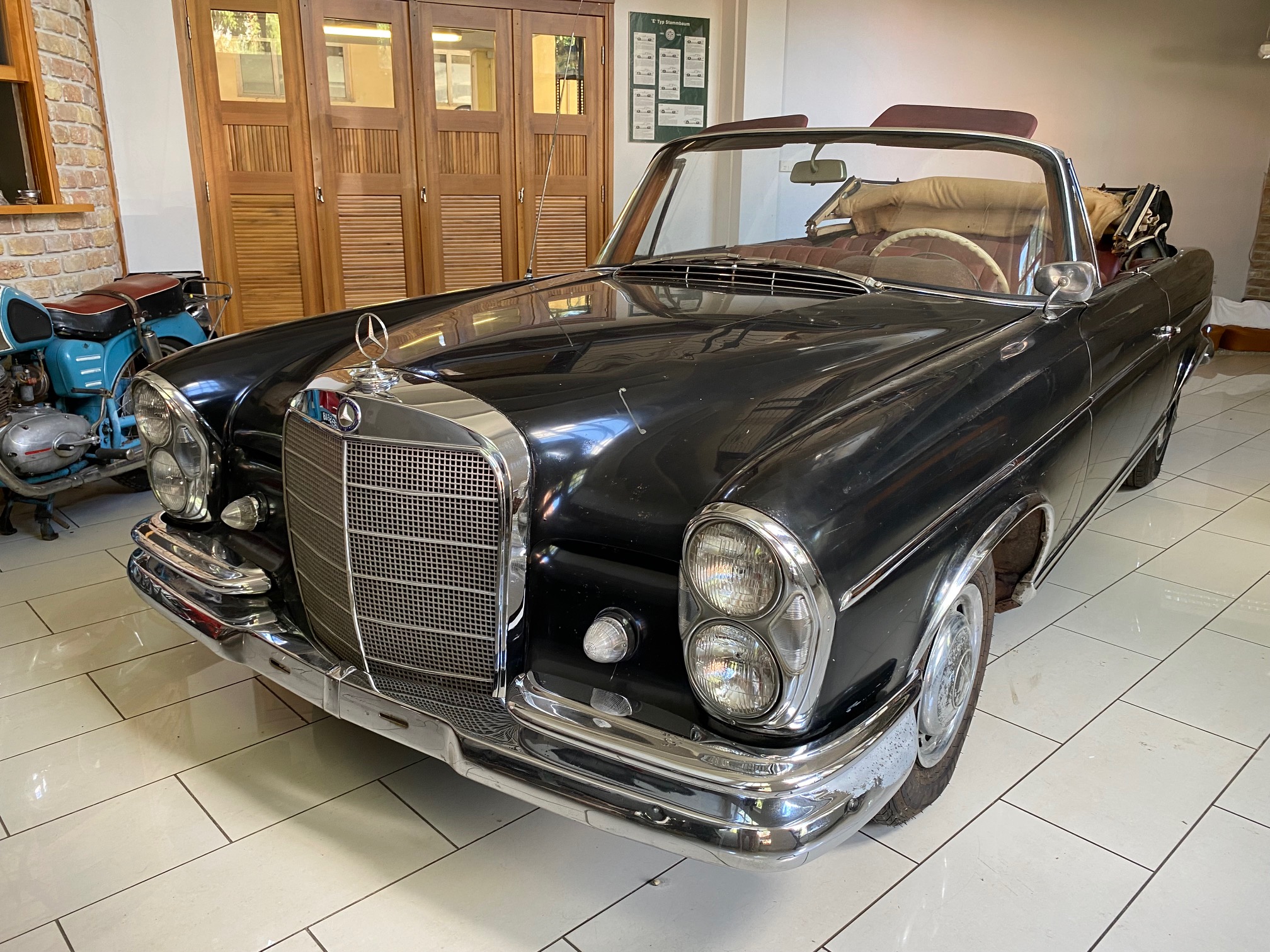 Mercedes Benz W112 300SE Cabriolet