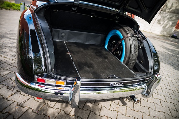 Mercedes Benz W186 300b Adenauer 