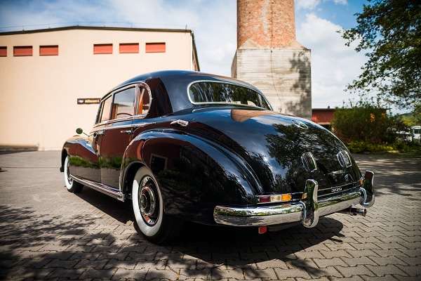 Mercedes Benz W186 300b Adenauer 