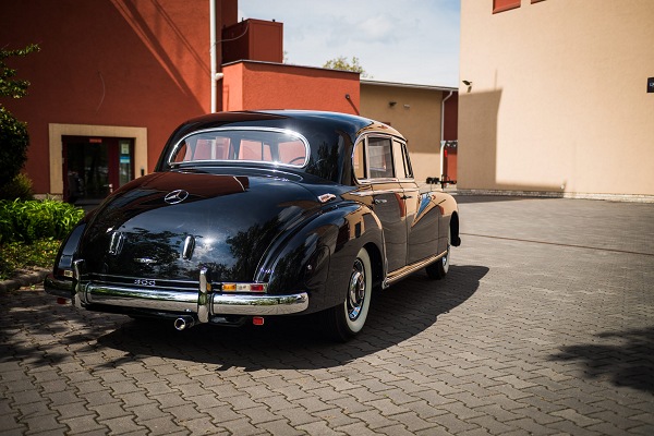 Mercedes Benz W186 300b Adenauer 